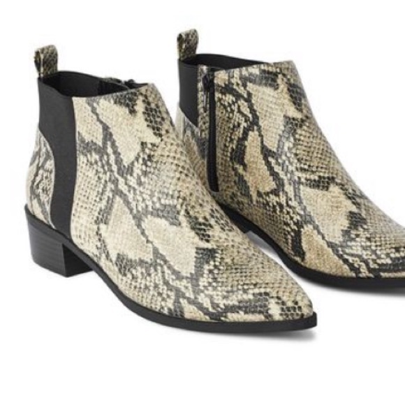 COPY - FAUX SNAKESKIN ANKLE BOOTIES - Picture 2 of 7